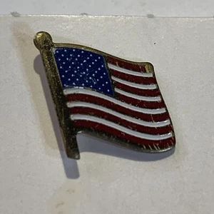 American Flag Waving USA Old Glory Patriotic Bronze Like Tone Vintage Lapel Pin - Picture 1 of 3