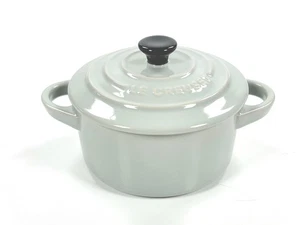 Le Creuset Stoneware Mini Cocotte 8oz / 10cm color ~ Pistache / Pistachio - Picture 1 of 9