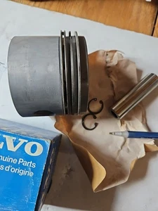 Genuine Volvo Penta 272004 Engine Piston Kit NOS OEM VPB11 - Bild 1 von 4