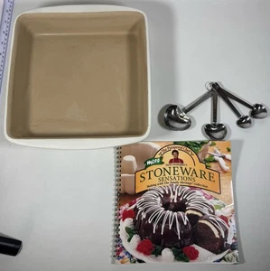 Pampered Chef Steingut quadratischer Bäcker #1199, Messlöffel, Kochbuch Posten - Bild 1 von 3