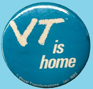 Botón Pin-back vintage “VT is Home” - azul y blanco 2-1/4 pulgadas Pinback c. 1983 - Imagen 1 de 8