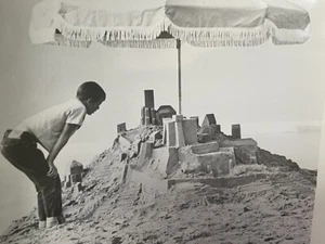 The Sand Castle Movie Press Photo Vintage Jerome Hill 1961 Barry Cardwell - Picture 1 of 6