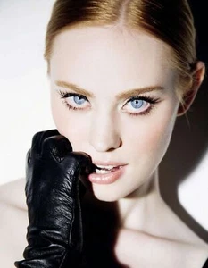 Deborah Ann Woll 11"x14" foto autografata firmata a mano Beckett testimone SWAU - Foto 1 di 9