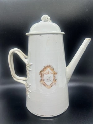 Cafetera antigua de exportación china con forma de faro armorial con cresta dorada C. 1800 Foto 1 de 4