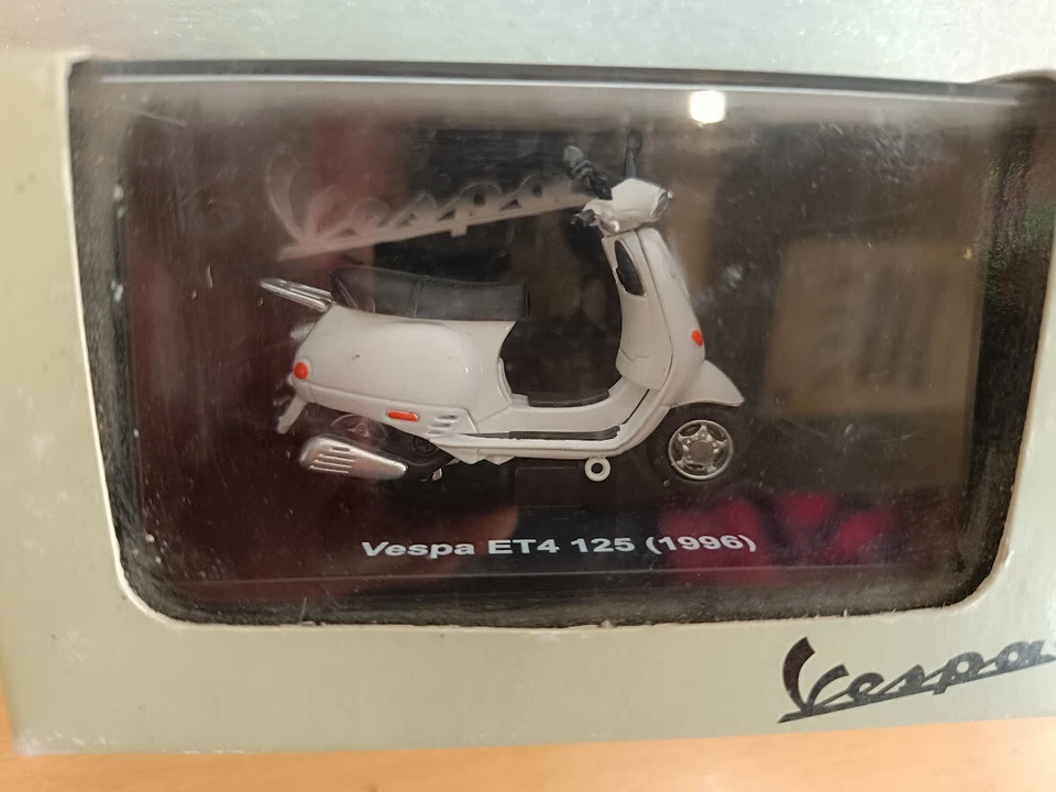 Vespa ET4 125  1996, scale 1:32 ,vintage Diecast, Standmodell, New in box-OVP - Bild 1 von 1