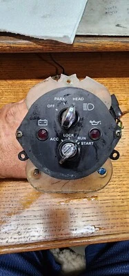 ROLLS ROYCE SILVER SPUR, SPIRIT, DAWN IGNITION SWITCHBOX LOCK WITH KEYS - Image 1 of 4