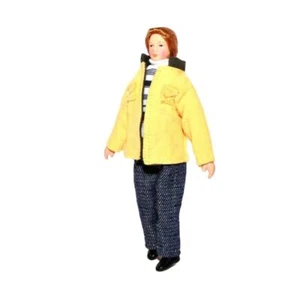 Maison de poupées homme moderne en veste jaune porcelaine papa 1:12 personnes - Photo 1 sur 9