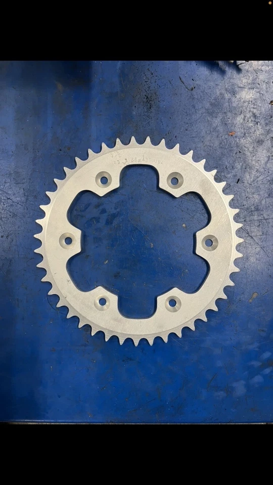 Husky Beta GasGas Suzuki 1990-2008 Piñón Aluminio 43t Nuevo CRF250 Todos los Años Foto 1 de 3