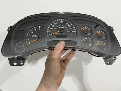 Chevy GMC Suburban Silverado Tahoe Yukon 2003-2005 velocímetro 15114649 156 k Foto 1 de 4