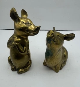 Pareja de estatuillas de cerdos de latón macizo pátina de oxidación de granja - Imagen 1 de 9