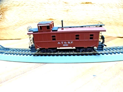 TYCO HO Scale 35' A.T.& S.F. 1951 Rear Cupula Caboose with Stovepipe Chimney - Image 1 of 4