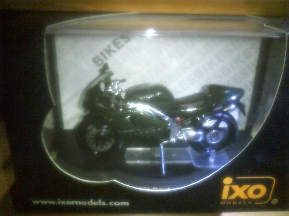 ixo 1/24 Triumph 955i Daytona Centenary - Immagine 1 di 1