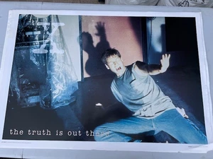 X-Files Mulder Light 1995 Out of Print Poster 23 X 35 GB Posters - Picture 1 of 5