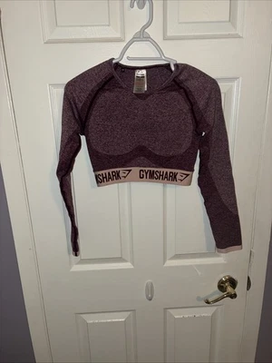 Top corto deportivo flexible Gymshark para mujer manga larga borgoña jaspeado talla mediana Foto 1 de 4