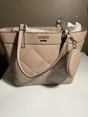 Bolso de hombro Guess con monedero a juego. Foto 1 de 4