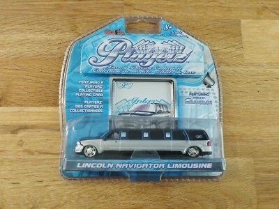Coche fundido a presión Maisto escala 1:64 Lincoln Navigator limusina azul plata Playerz  Foto 1 de 4