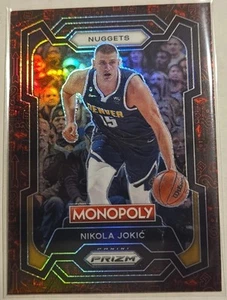 2023-24 Panini Prizm Monopoly Red Icons Prizm Nikola Jokic #1 Denver Nuggets - Foto 1 di 2