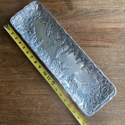 Sinos, azevinhos e pinhas bandeja oblonga Arthur Court 1991 Natal feriado 19" - Imagem 1 de 4