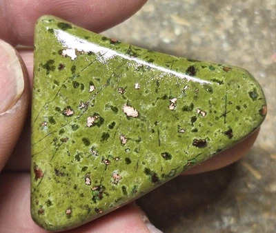 Basalto de olivino con cabujón de piedra de cobre - Hecho a mano - Único en su clase Foto 1 de 4