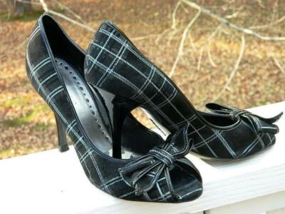 Zapatos de salón BCBGirls a cuadros gris oscuro gamuza lazo delantero punta abierta talla 8,5 usados Foto 1 de 4