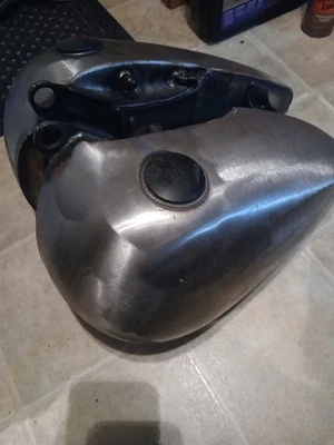 5 GALLON FLATSIDE FAT BOB SPLIT GAS Fuel TANK EVO 1984-1999 HARLEY SOFTAIL - Image 1 of 4