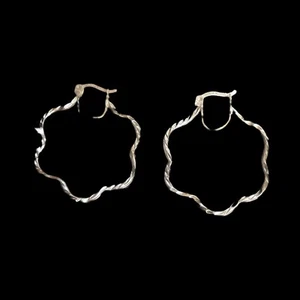 Vintage 925 Mex Sterling Earrings.  Flower Hoops. Makes a Great Gift. - Picture 1 of 7