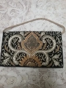VINTAGE MADE IN INDIA SMALL VELVET PURSE W/GOLD AND SILVER THREADING - ORNATE - Picture 1 of 6
