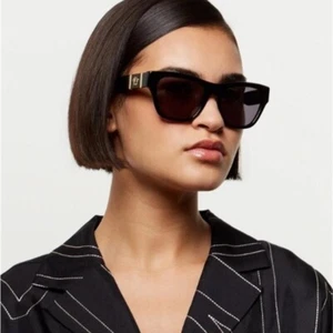 - New Authentic Versace Dark Grey Square Unisex Sunglasses VE4457F GB1/87 5… Wo - Picture 1 of 12