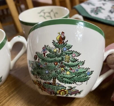 Spode Christmas Tree 3 Cups 4 Saucers Made In England #S3324 M - Image 1 of 4