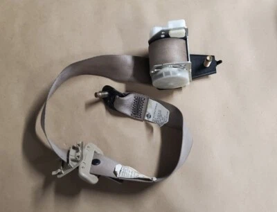 Nissan Máxima 2005 retractor de cinturón de seguridad de pasajero trasero OEM Foto 1 de 3