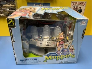 Muppets Pigs in Space Miss Piggy Deluxe Playset Damaged Box - Picture 1 of 11
