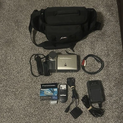 Vintage Sharp VL-E630 8mm Analog Video Camcorder Bundle TESTED No battery - Image 1 of 4