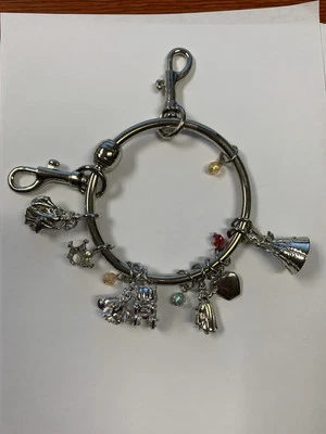 LLAVERO CON ENCANTO DISNEY CENICIENTA BELLEZA/CAMPANA BLANCO NIEVE BELLEZA DURMIENTE CORONA  Foto 1 de 3