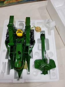 ERTL PRECISION CLASSICS 4020 JOHN DEERE TRACTOR WITH 237 CORN PICKER, NEW, OB - Picture 1 of 4