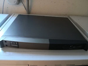 MGE evolution 650 USV TISCH RACK - Bild 1 von 3