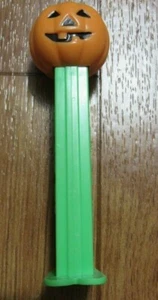 HALLOWEEN PUMPKIN  GREEN PEZ DISPENSER USED - Picture 1 of 1