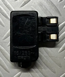 Bticino Magic irreversibler Sicherheitsstecker 2P+T 16A für 5300 Steckdose - Bild 1 von 2