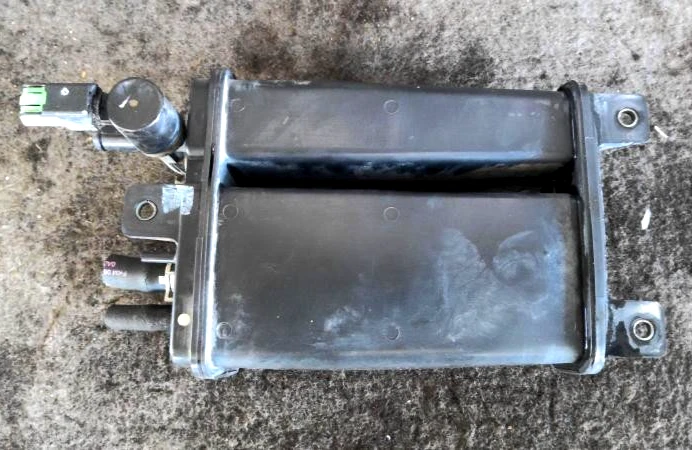 2001-2004 Nissan Xterra Fuel Vapor Canister Assembly OEM - Изображение 1 из 4