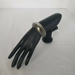 Vintage 70er Jahre ovales Statement Klapparmband aus gebürstetem Chrom - Bild 1 von 12