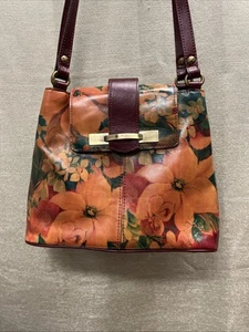 Borsa a tracolla Patricia Nash Larone in pelle lucida floreale 10”x12”x4” - Foto 1 di 23