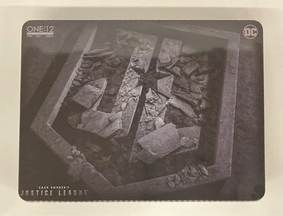 MEZCO TOYZ ONE 12 COLLECTIVE SUPERMAN BATMAN THE FLASH 1/12 Scale - Image 1 of 4