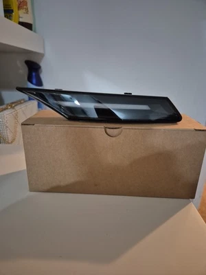 Porsche Taycan  9J Front Right Wing LED Indicator 2019-ON 9J1953042H Genuine new - Image 1 of 3