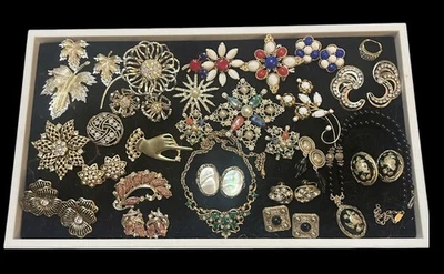 Lote de conjuntos de joyas vintage tono dorado Sarah Coventry Kramer Liz Taylor 1928 más Foto 1 de 4