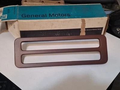 Nuevo de Lote Antiguo 1974-1975 Oldsmobile 98 88 R H Lámpara Marcadora Frontal Bisel GM # 415814 Foto 1 de 4