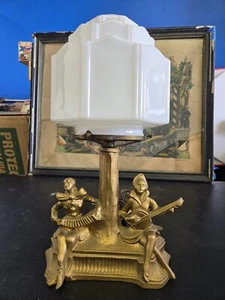 ART DECO LAMPE MIT WEISSEM MILCHGLAS KUGELSCHIRM FUNKTIONSZUSTAND - Bild 1 von 7