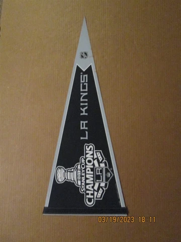 NHL Los Angeles Kings Vintage 2012 Stanley Cup Champions Team Logo Pennant Cover