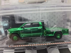 Greenlight Dually Drivers S-16 2018 Ram 3500 Flatbed Chrome Green Machine CHASE - Bild 1 von 10