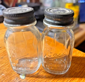 Set shaker sale e pepe barattolo sfera vintage decoro country anni 30 coperchi zinco - Foto 1 di 8