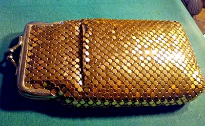 Estuche de gafas de malla metálica ELKA vintage para mujer tono dorado con cierre a presión Foto 1 de 4