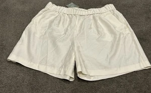 Ladies size XL H&M Beige Tencel / Lyocell Shorts - *NEW* BNWT ** - Picture 1 of 5